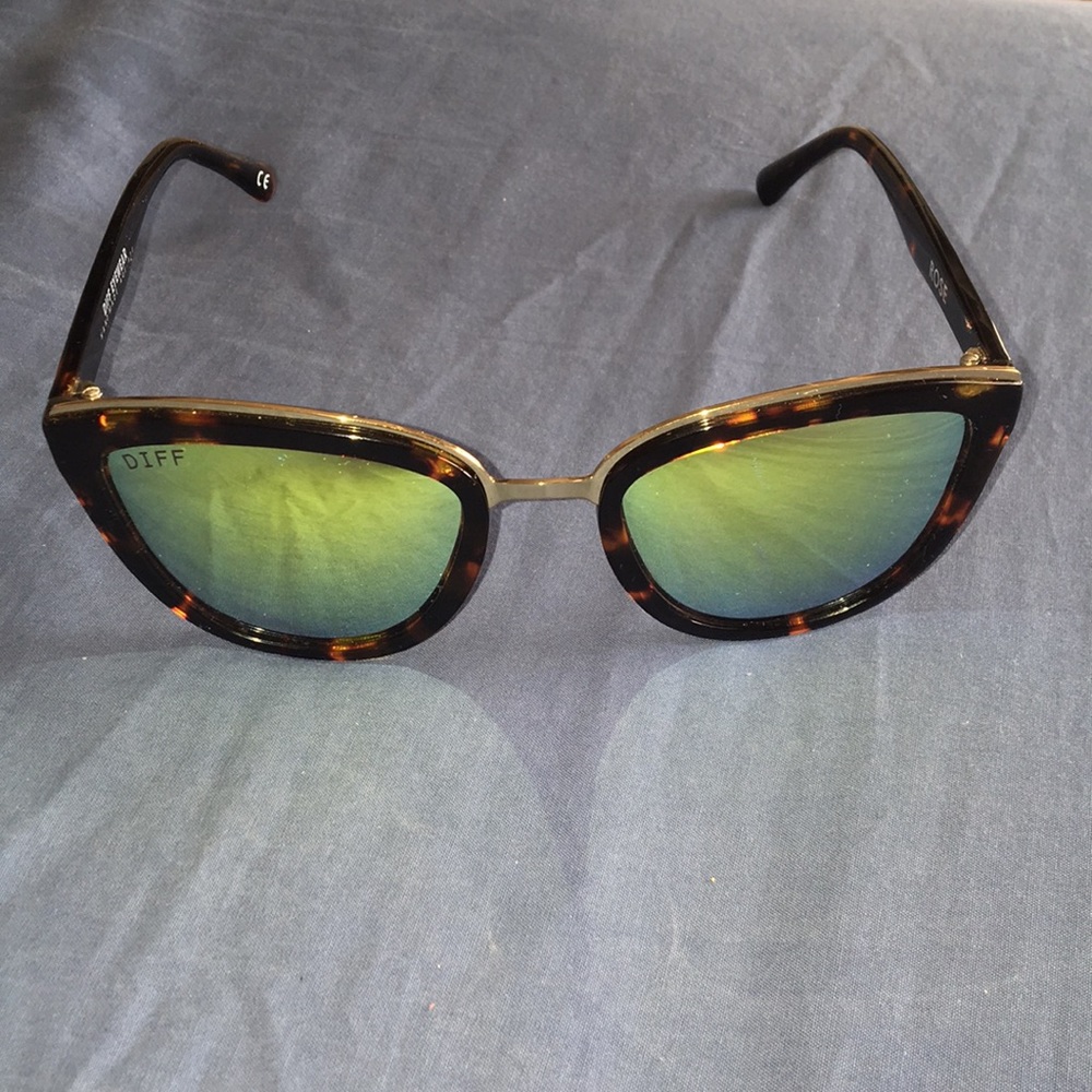 DIFF SUNGLASSES